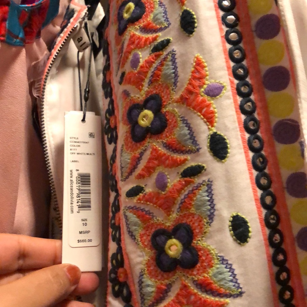 Alice + Olivia Embroidered mini Dress - Picture 6 of 8